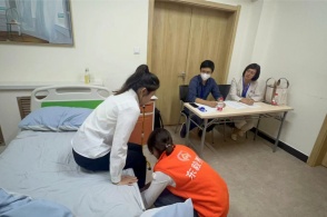 北漂家政女工的自我救贖之路:寫作、畫畫,56歲要為自己活一回|從她說起